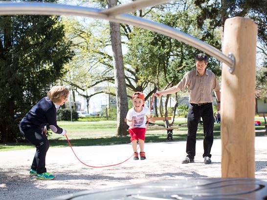 Generationenverbindende Bewegungsräume Generationenverbindende Bewegungsräume